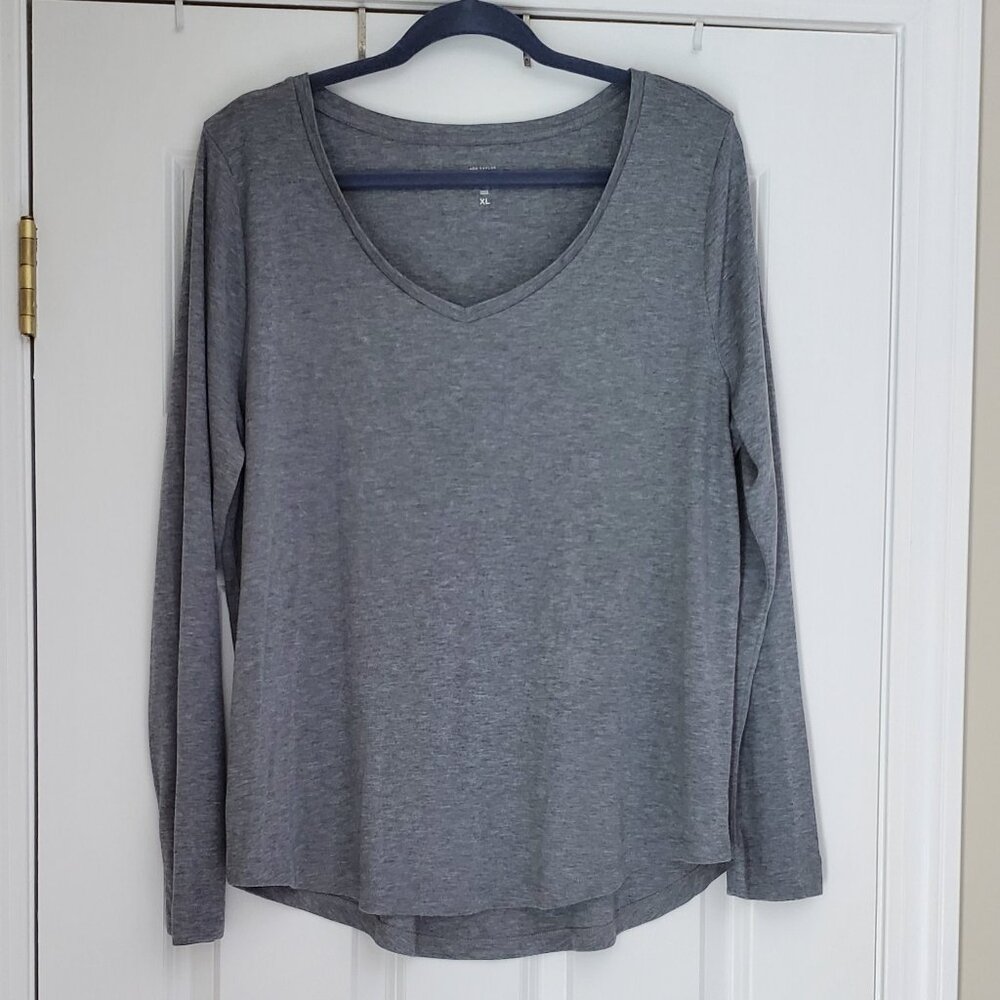 Ann Taylor Loft V Neck Curved Hem Long Sleeve Classic Gray T Shirt